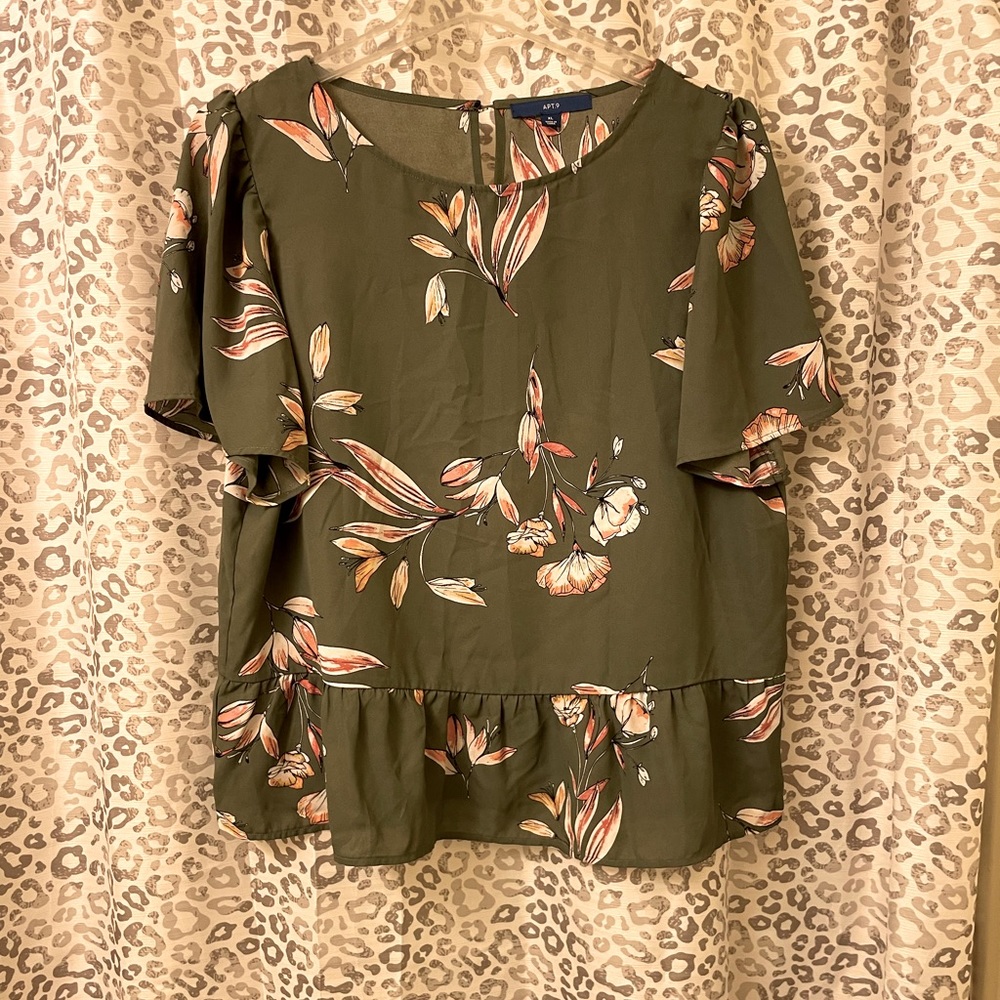 FLORAL DRESS SHIRT. ONLY WORN ONCE!